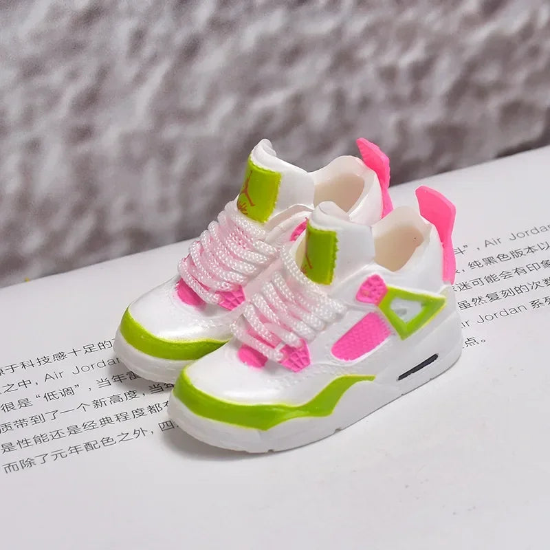 Compatible con muñecas Labubu: Mini zapatillas y zapatos deportivos