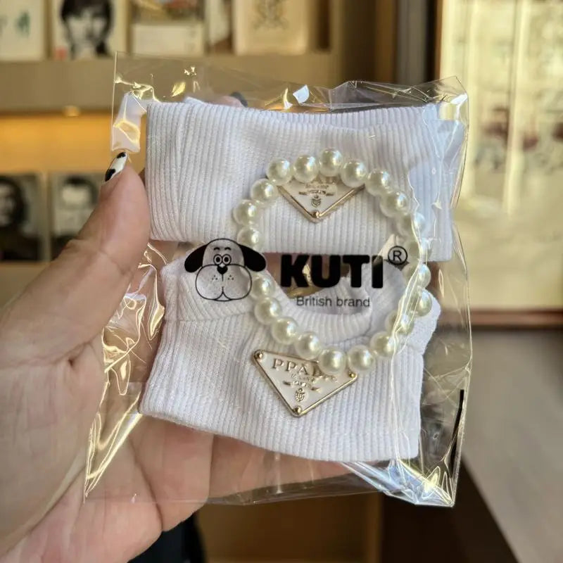 Compatible con muñecas Labubu: Conjunto de punto con gorro y collar de perlas