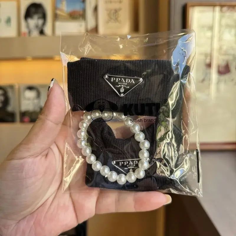 Compatible con muñecas Labubu: Conjunto de punto con gorro y collar de perlas