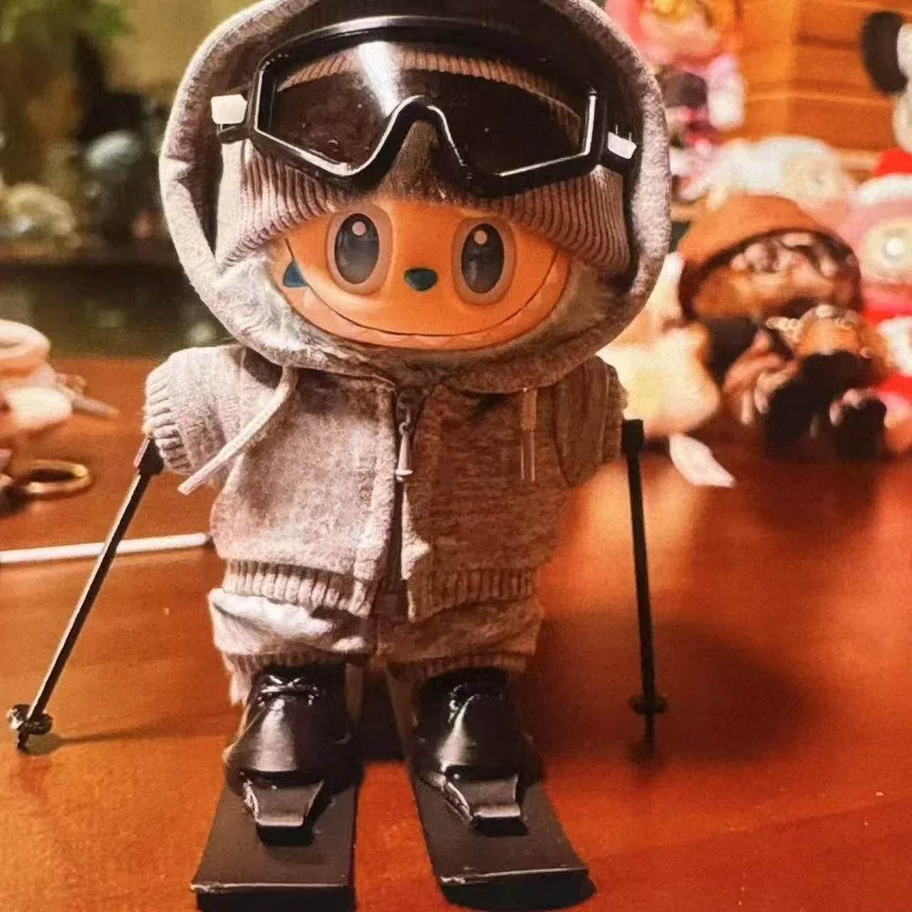 Compatible con muñecas Labubu: Conjunto de sudadera con capucha de esquí de invierno - Ropa de invierno Labubu