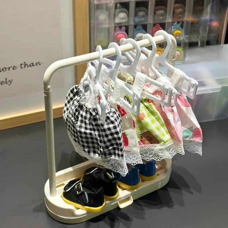Labubu Mini Clothes Hanger Set DollZio